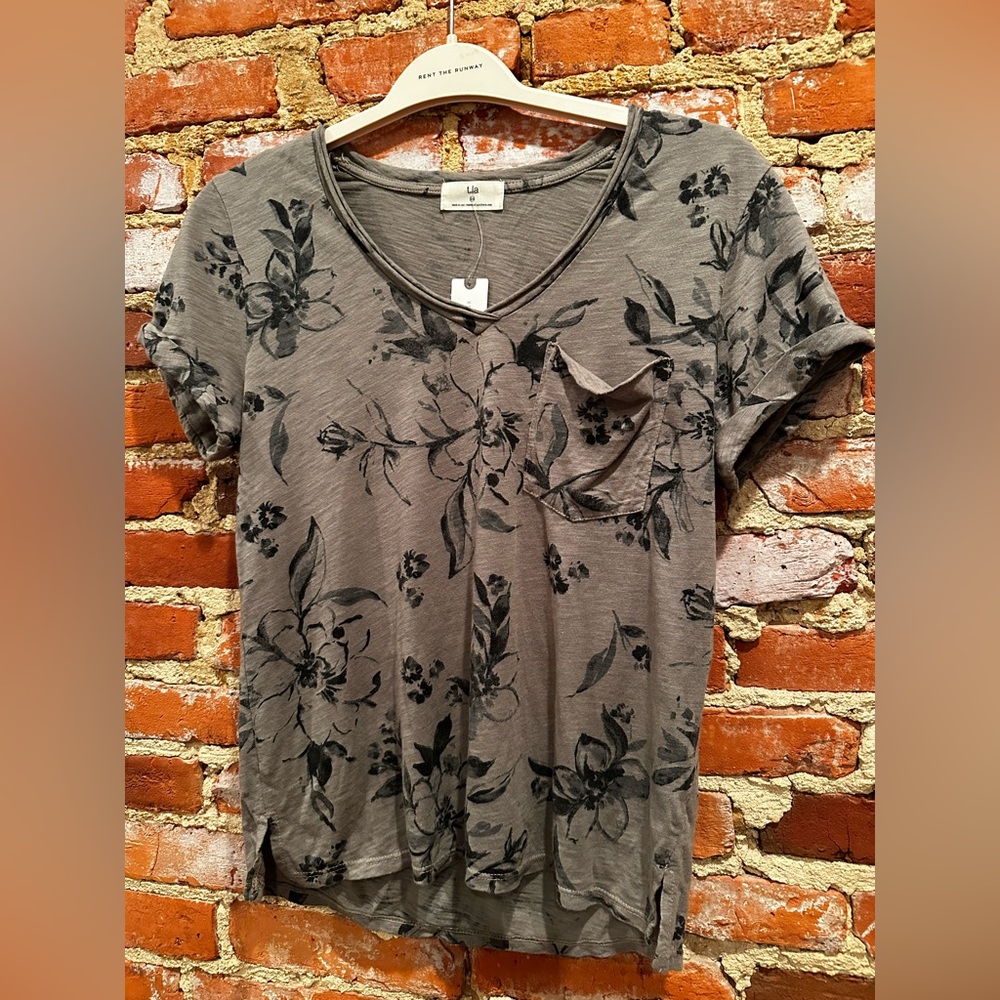 NWT Anthropologie T. LA CLASSIC V-NECK TEE.  Size:XS Color: khaki